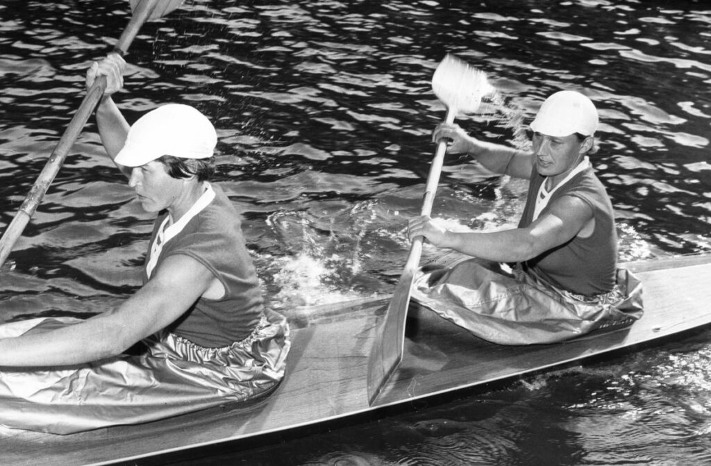 Kayakiste dans les années 60 (Birgit Jensen, Cynthia Nicholas, Lisa Schindler)