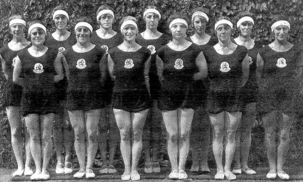 Equipe des pays-bas de gym en 1928 (Petronella Burgerhof)