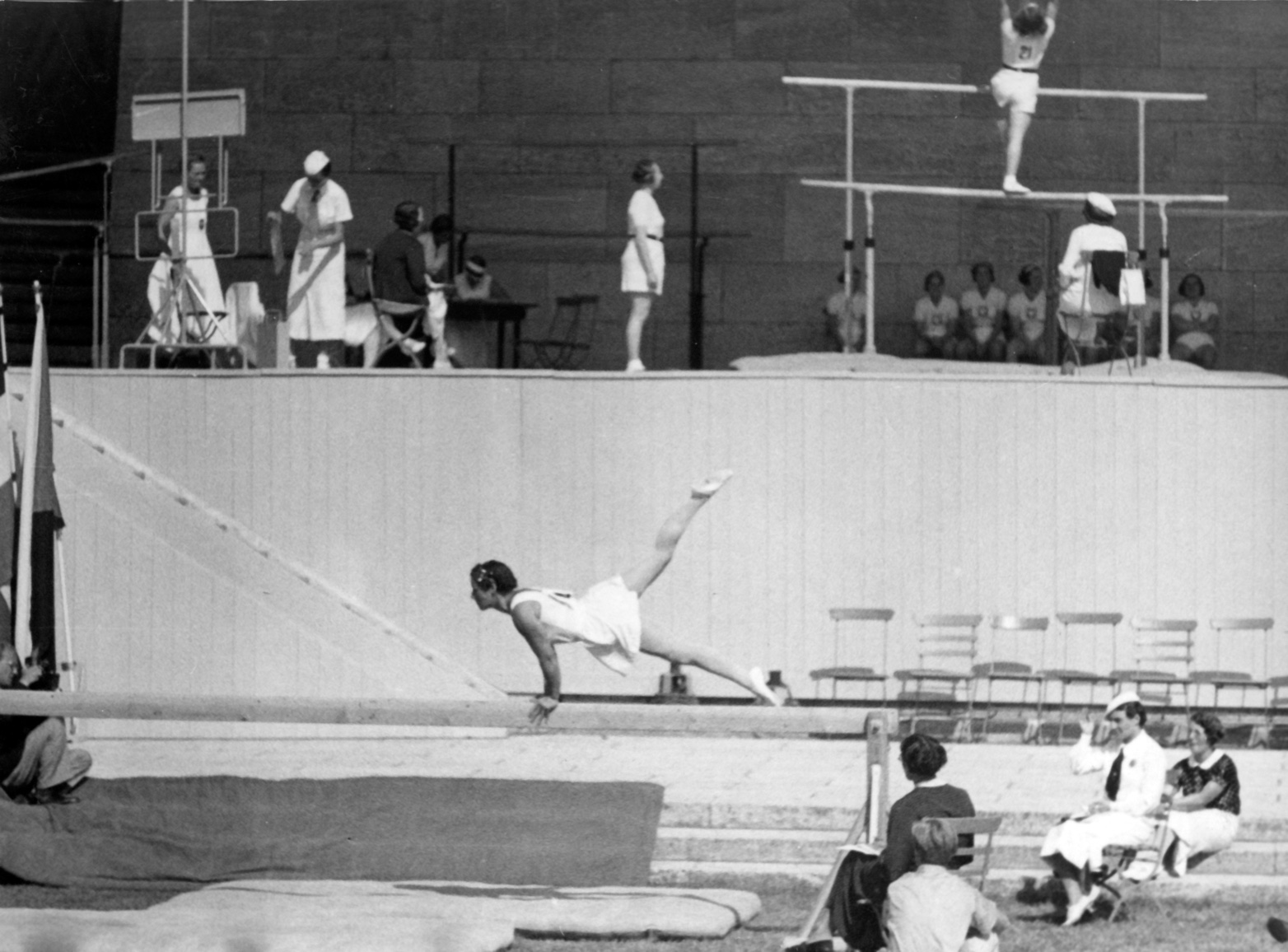 Epreuve de gymnastique en 1936 (Božena Dobešová)