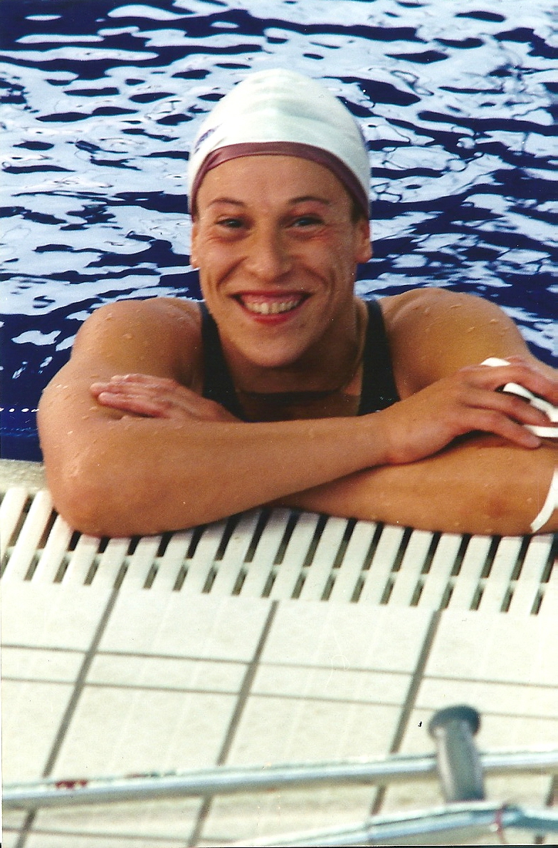 Hadda Guerchouche au bord de la piscine