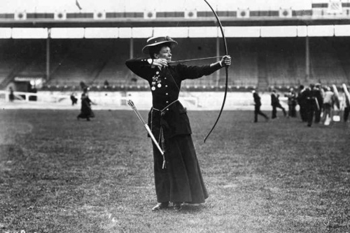 tir-arc-femme-jo-londres-1908 Epreuve olympique de tir à l'arc (Mabel Taylor, Léonie Taylor, Emma Cooke, Laura Woodruff)